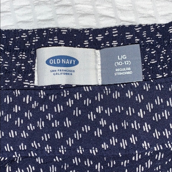 old navy shorts - Picture 2 of 3